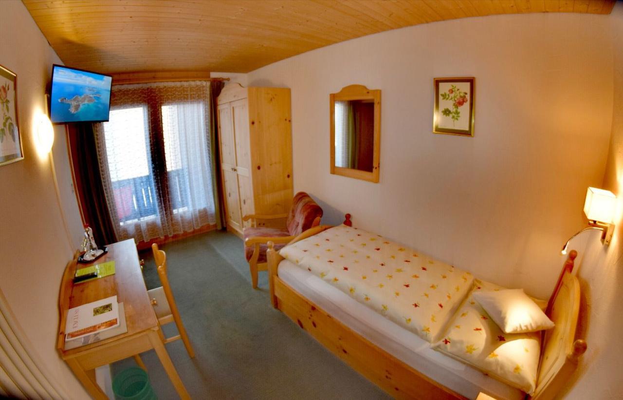 Einzelzimmer mit Balkon